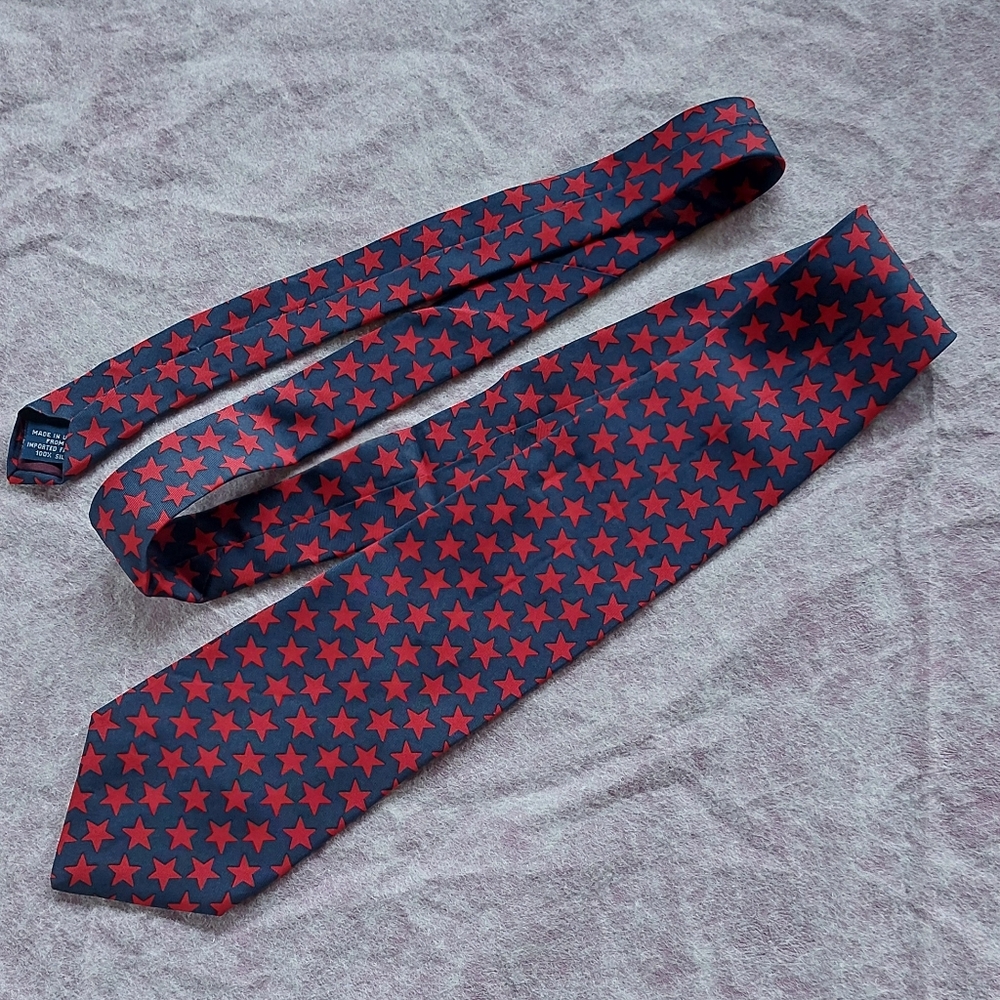 Old Navy Silk Stylish Red Star Patterned Mens Tie